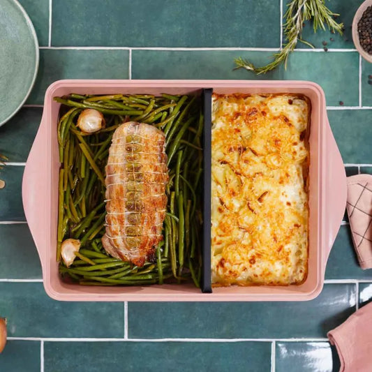 Plat à four avec séparateur rose