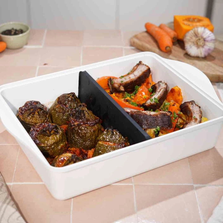 Plat à four avec séparateur rose